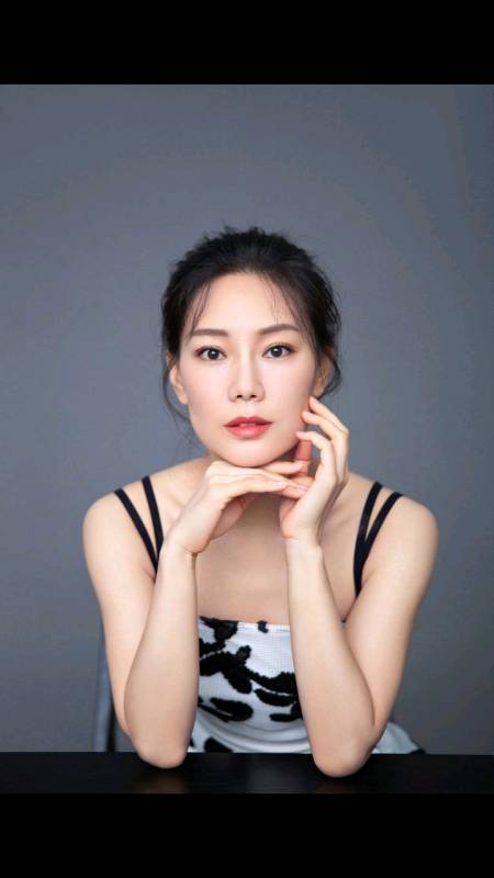 曹艳艳,1976年9月25日出生于中国上海,女演员,毕业于上海戏剧学院.