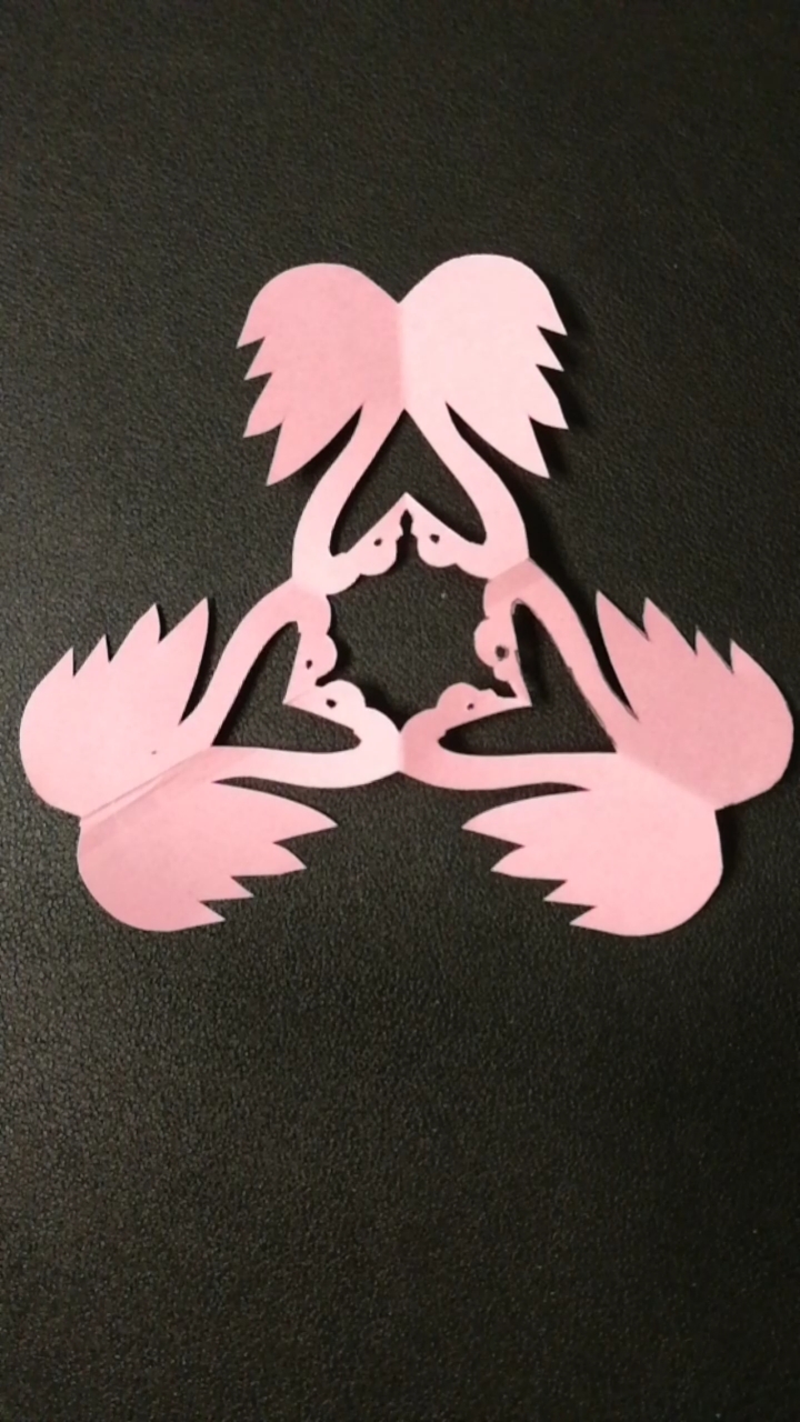 民间艺术#儿童手工剪纸天鹅,三角剪.