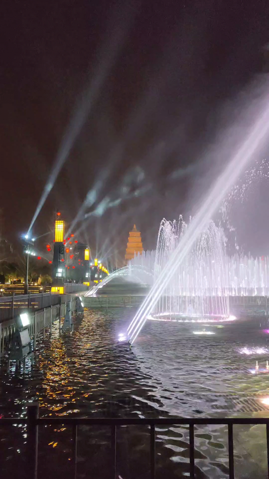 大雁塔喷泉夜景图片