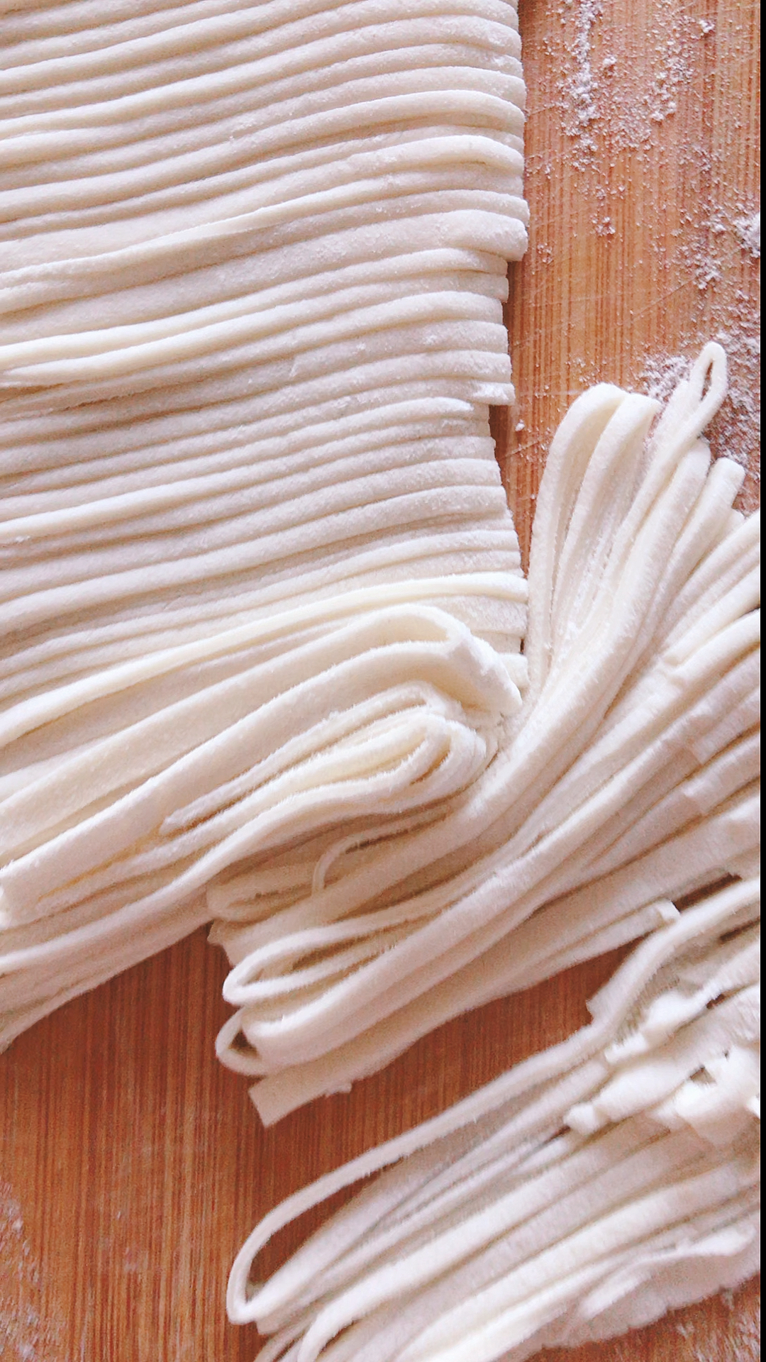 音为有你#这切面条的刀功练了二十多年了,面条切的条条一样宽吧.