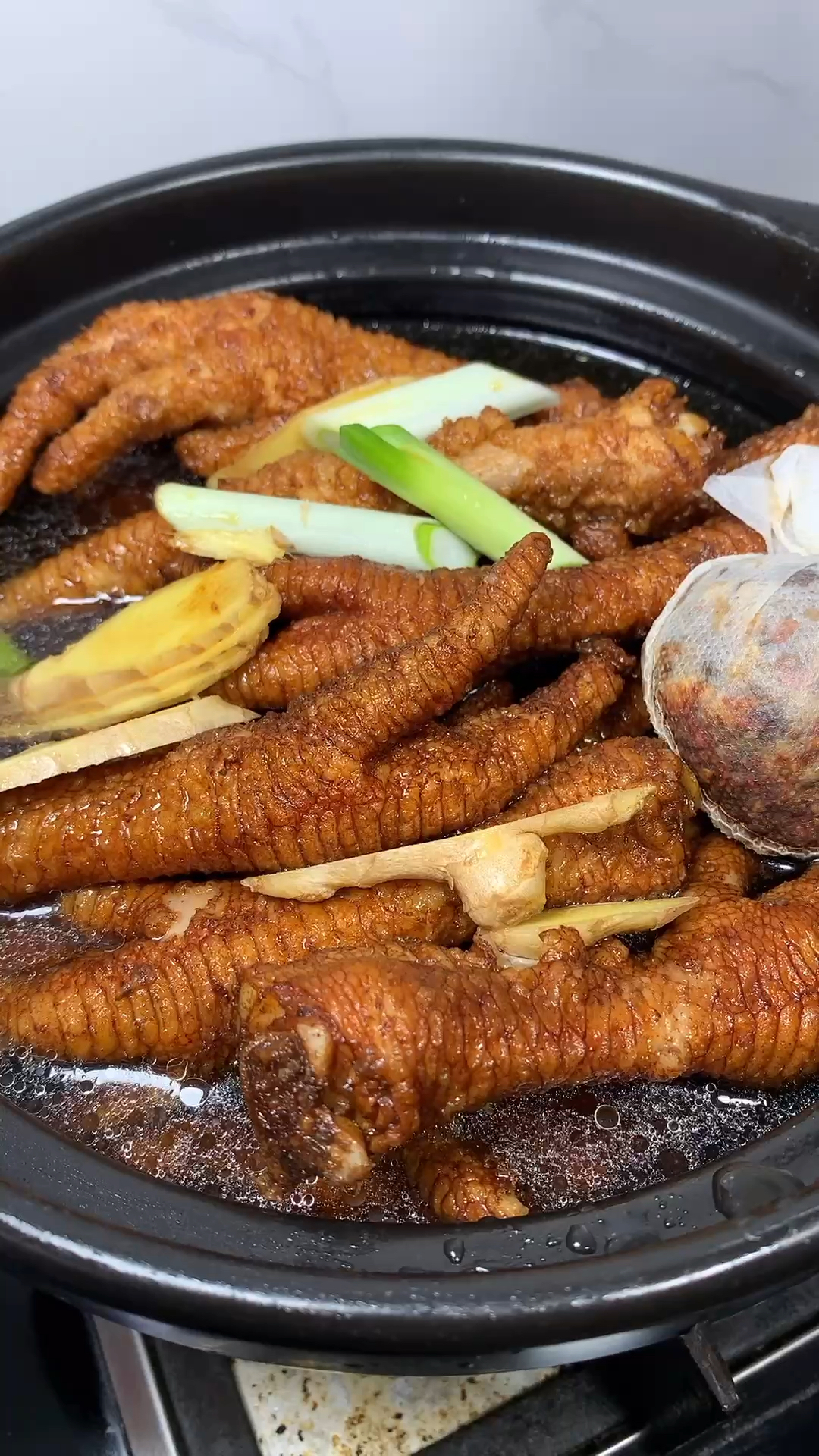 美食#砂锅虎皮鸡爪