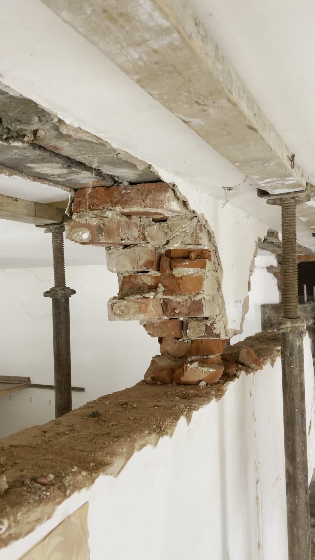 楼板房墙体改梁