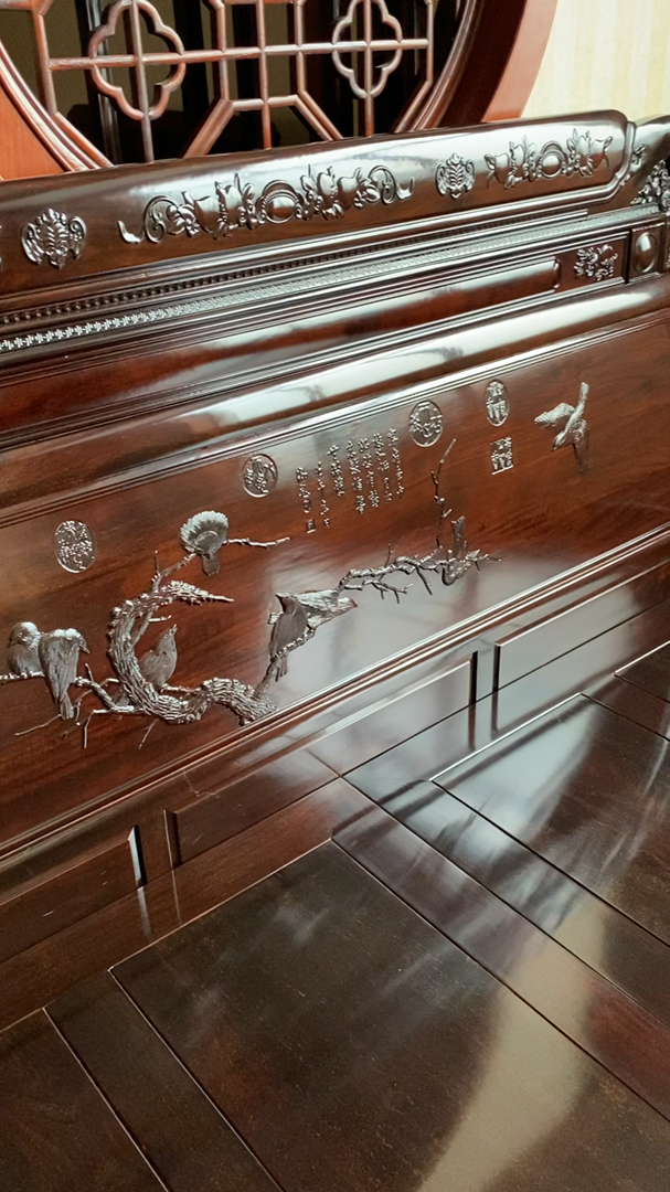 古典红木家具#财源大床,血檀材质,演绎小叶紫檀风格