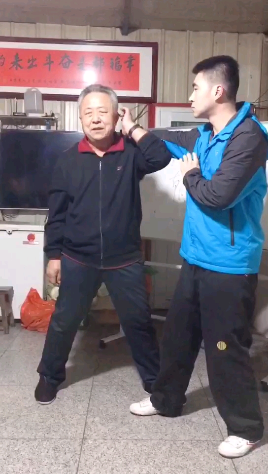 八极拳凶猛,李俊义师父讲解单仪顶的巧妙用法