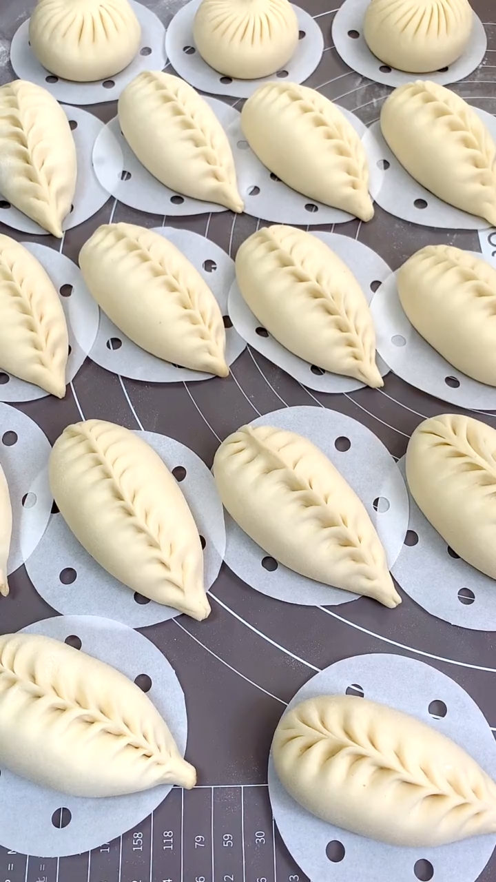 麦穗包手法教程不会捏圆的姐妹可以试试学这种包法褶子又多又漂亮