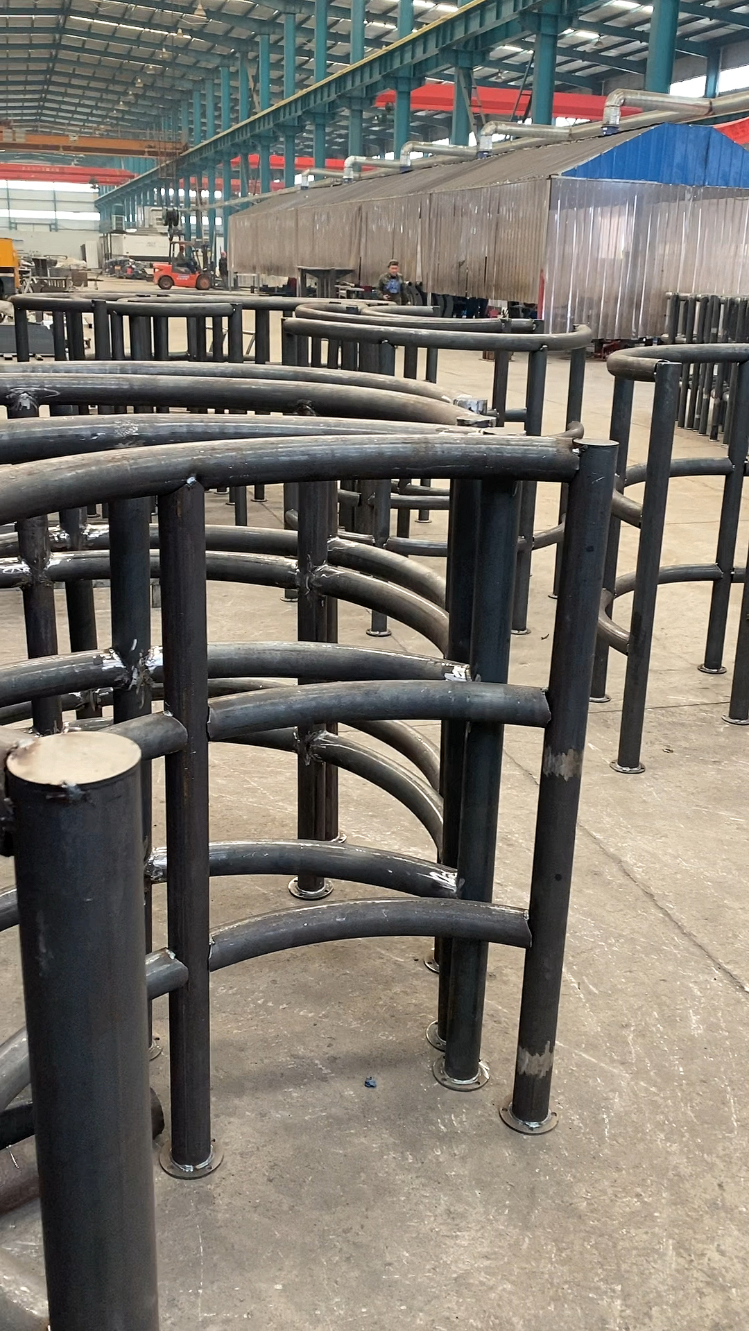 高铁桥墩保护护栏