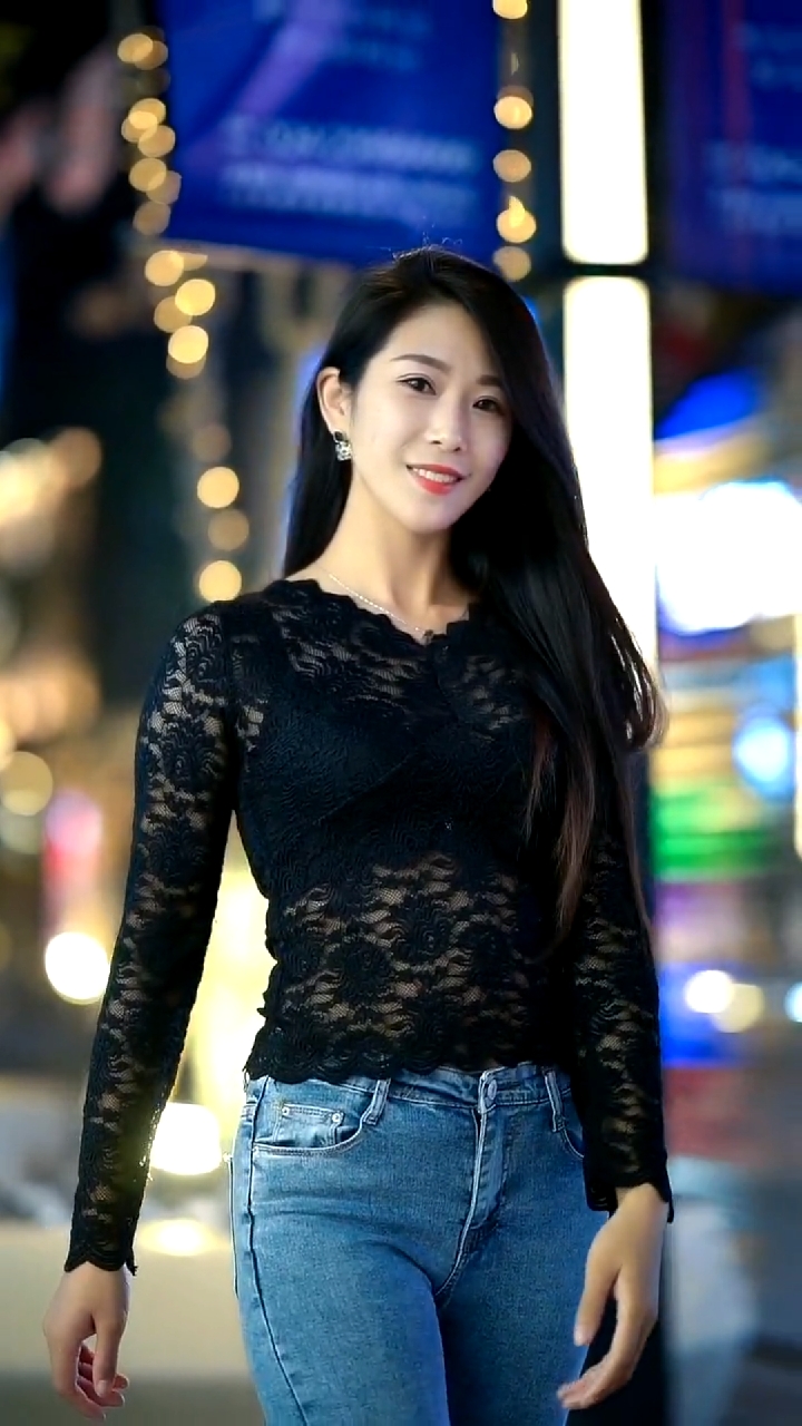 穿搭秀#气质美女牛仔裤穿搭,人靠衣装美靠靓装