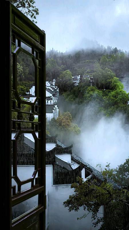 最美的風景#有人困在雨裡,有人在雨中賞雨,這黛色霜青的江南,即是