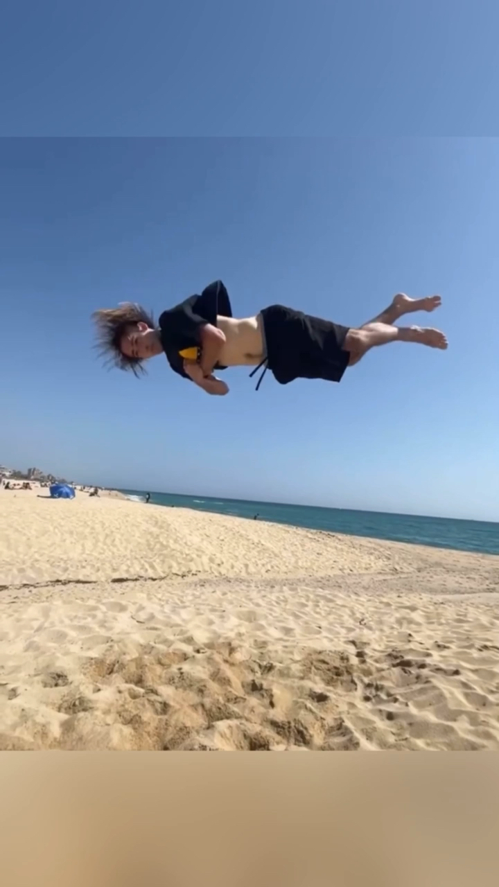 这是高手#空中转体四圈太厉害了后空翻还可以洗头发