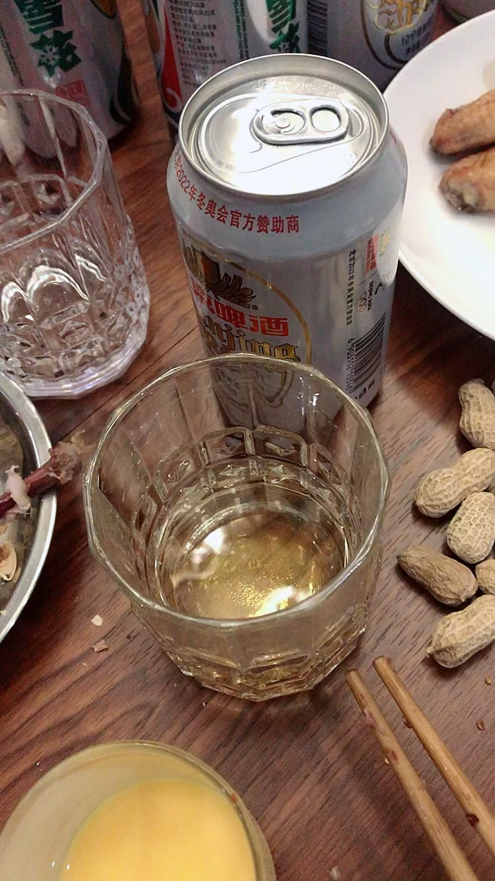 朋友来喝点蛋黄酒!