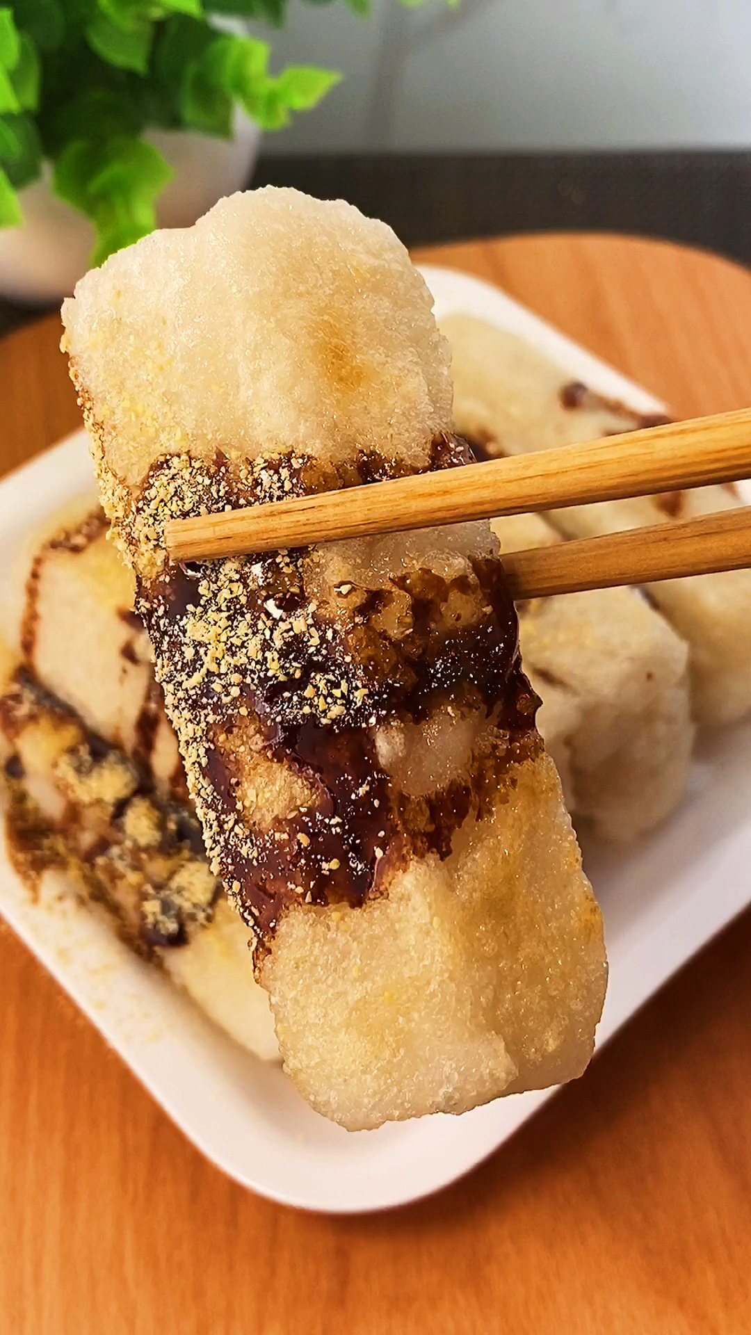 用糯米饭做的红糖糍粑吃起来更有嚼劲