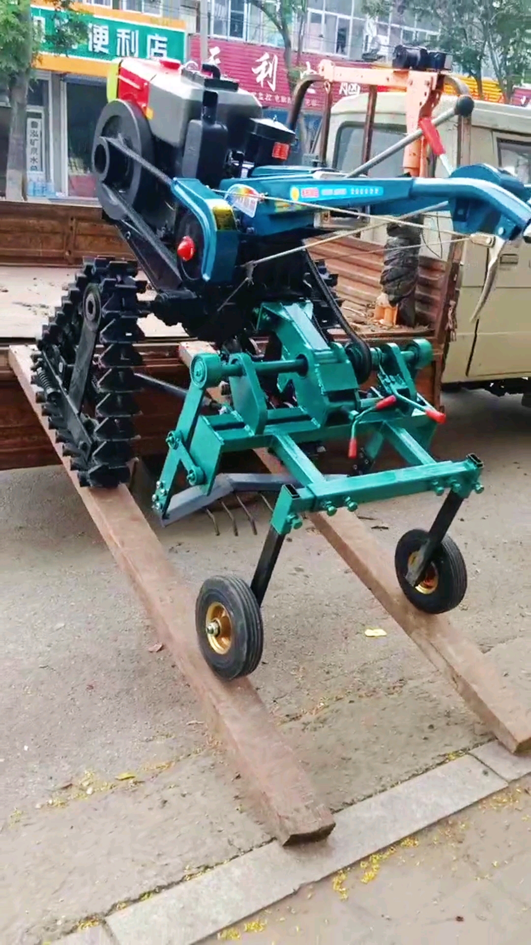 大姜收获机#手扶链轨收姜机,出姜机,起姜机,大姜收获机,手扶拖拉机