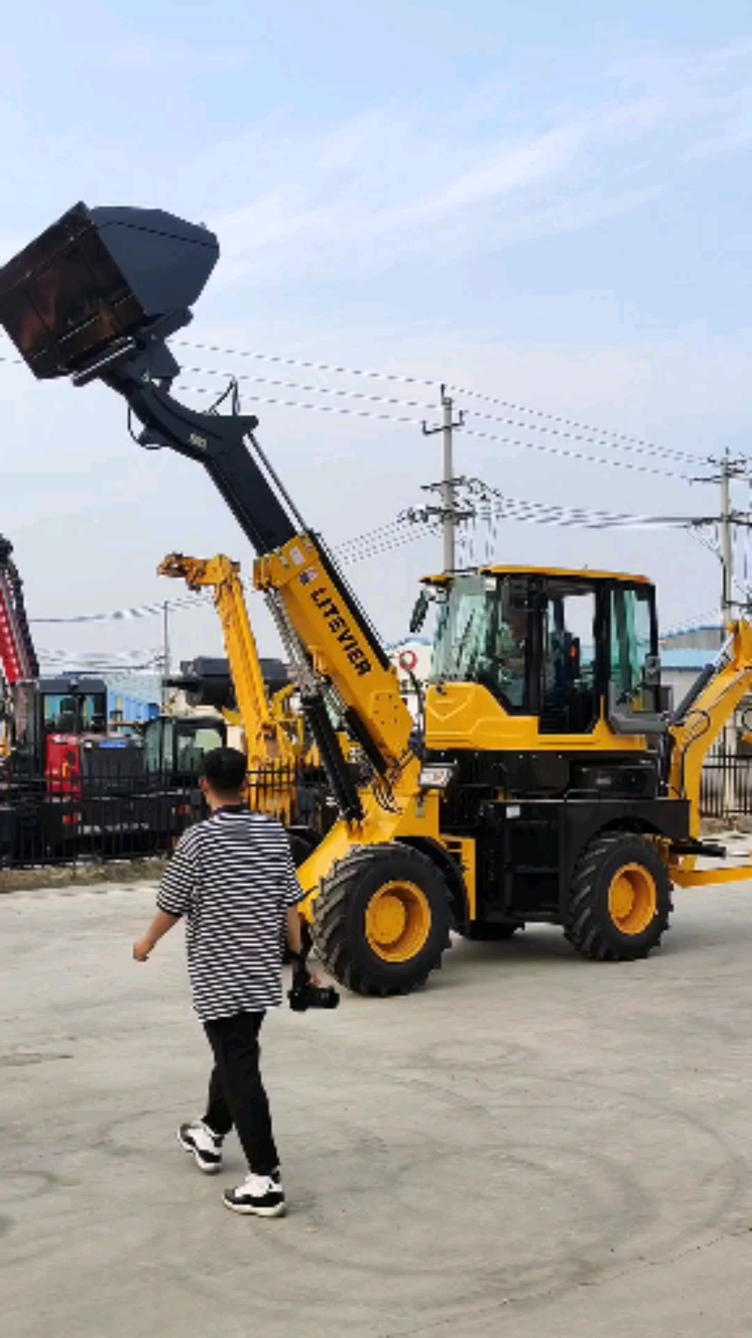 多功能两头忙前铲后挖两头忙铲车多功能两头忙装载机前铲后挖一体机