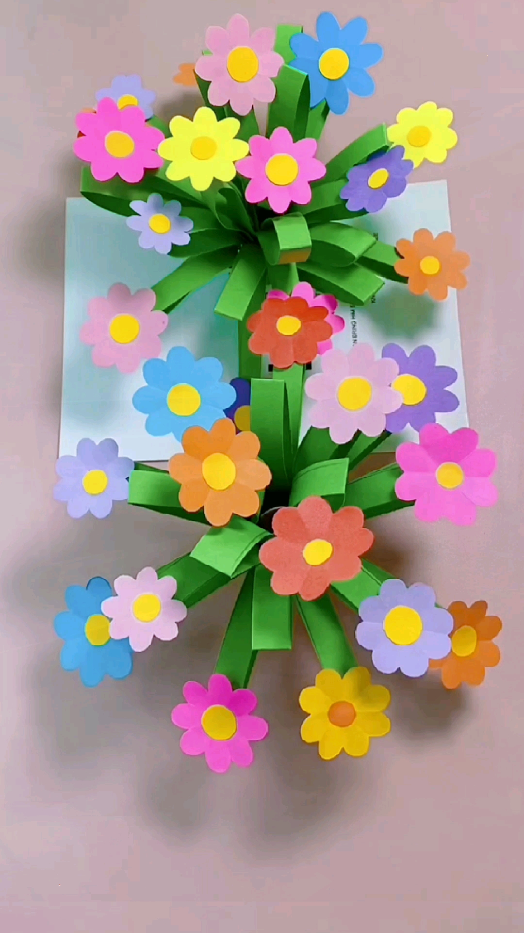 手工制作#春天来了用折纸剪一盆漂亮的小花吧-度小视