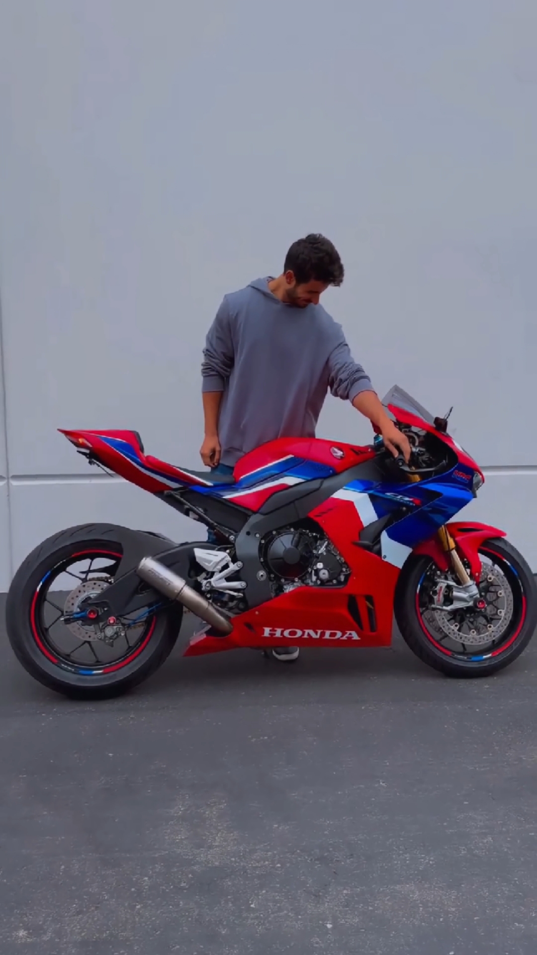 摩托车#本田cbr1000rrr的声浪-度小视