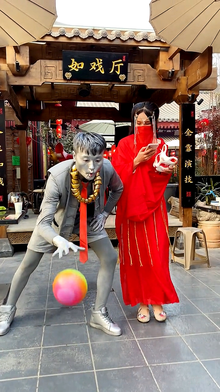 银人阿少#这个动作吸引住了美女