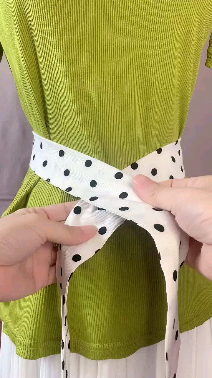 腰带蝴蝶结系法