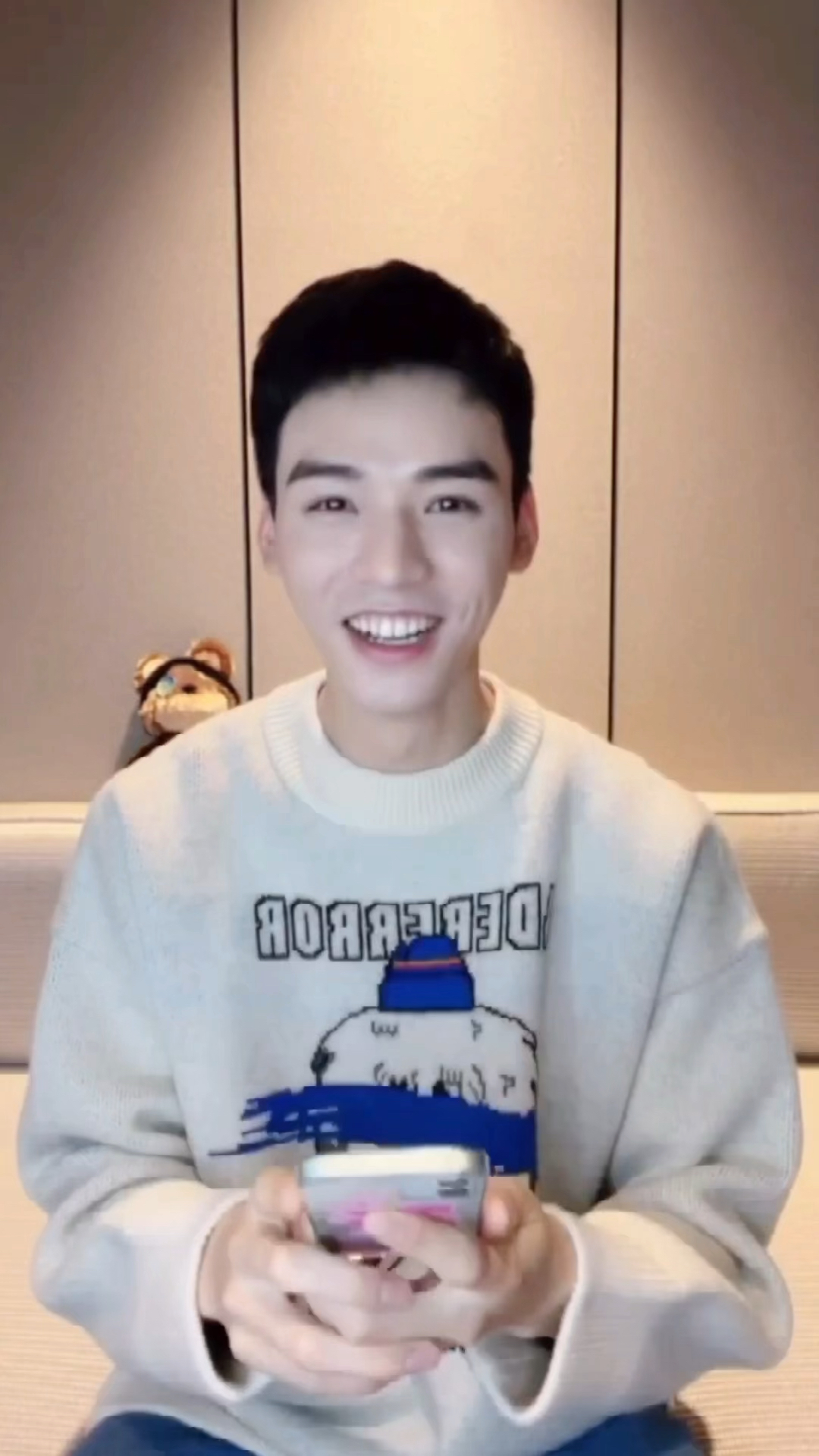 龚俊#俊俊子唱成名之曲《爱你芜湖》,看得出来俊俊子真的很努力在唱