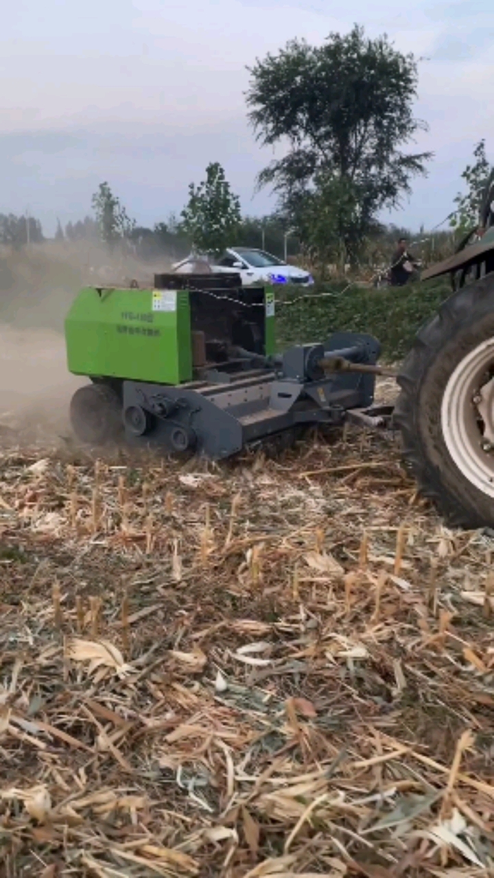 秸秆粉碎揉丝打捆一体机,站杆倒伏收割机收完抛洒地面都可以打捆作业