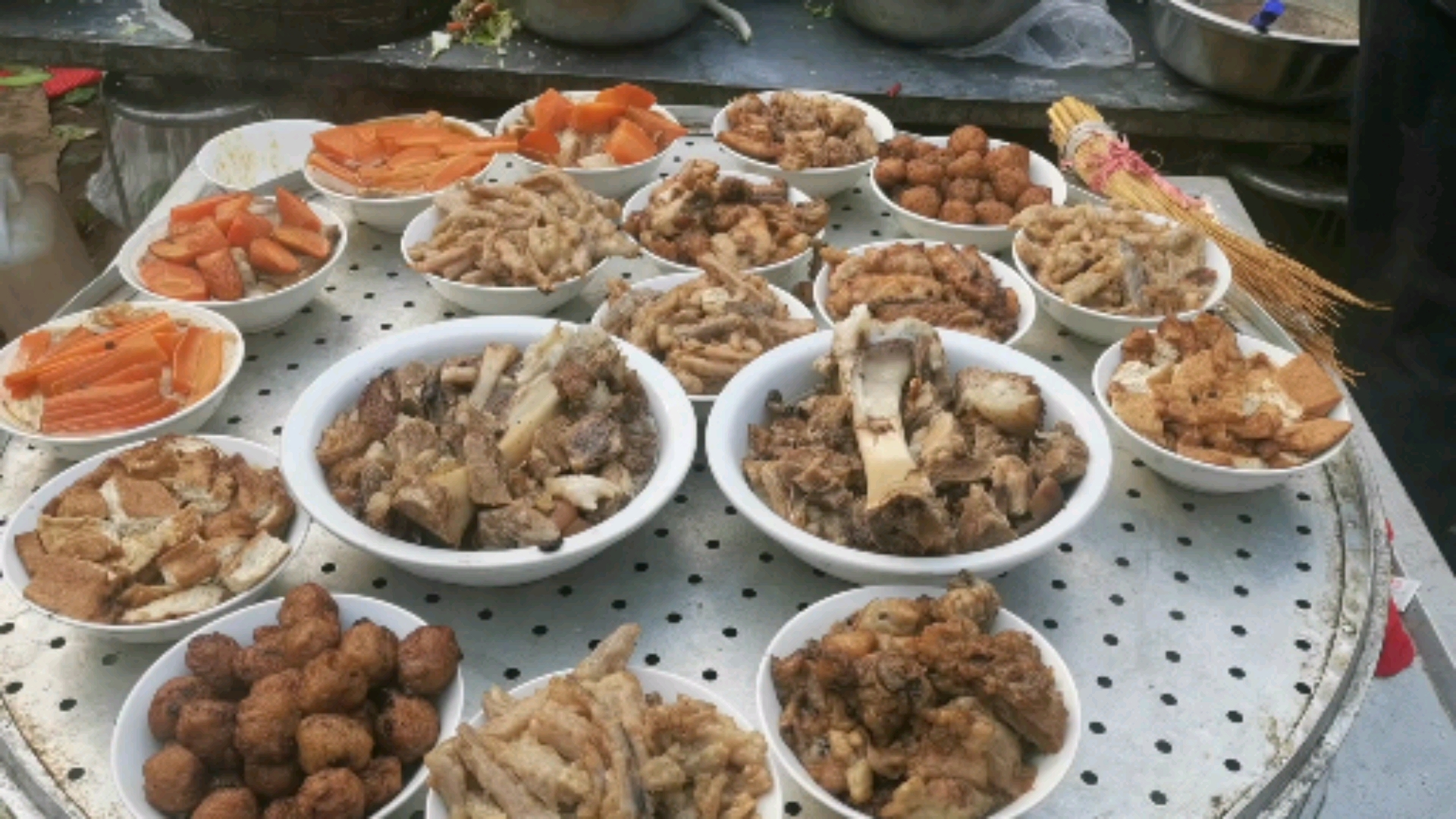 那些年吃过的河南农村宴席,虽然没有城市做的好看,但是比城市做的实惠