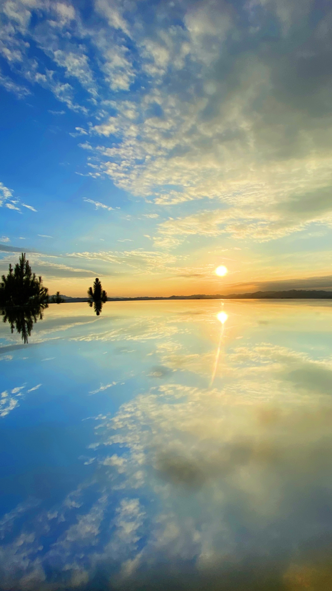 手机摄影教学用镜子拍水中倒影