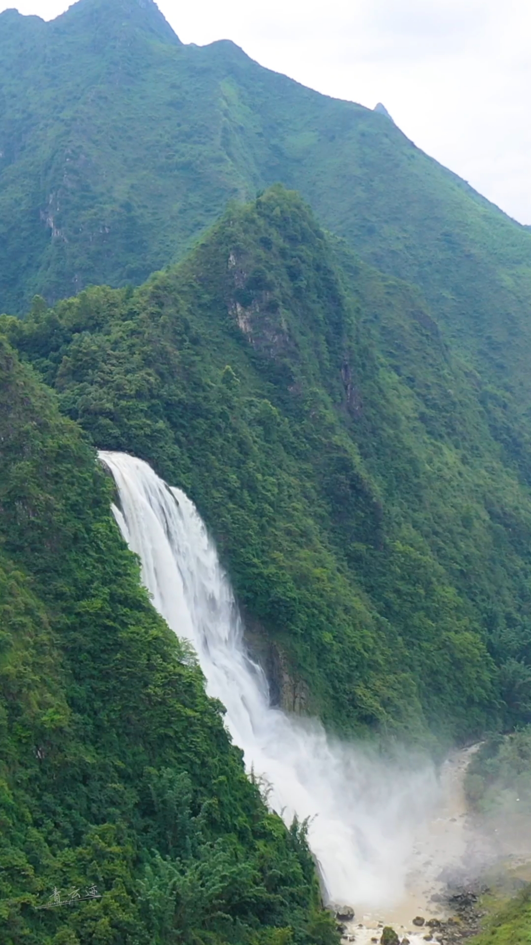 旅游进行时#这里是贵州滴水滩瀑布,它比黄果树瀑布还要高,现在的蛹揪