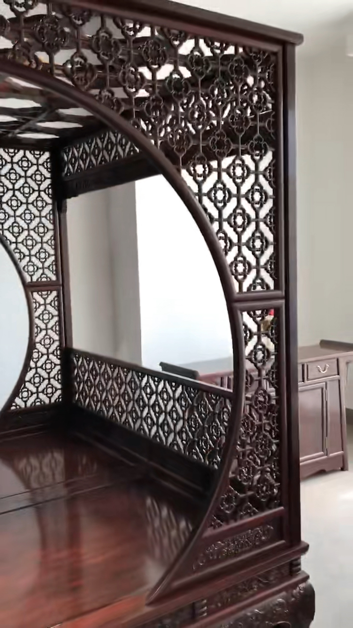 十字梅花架子床