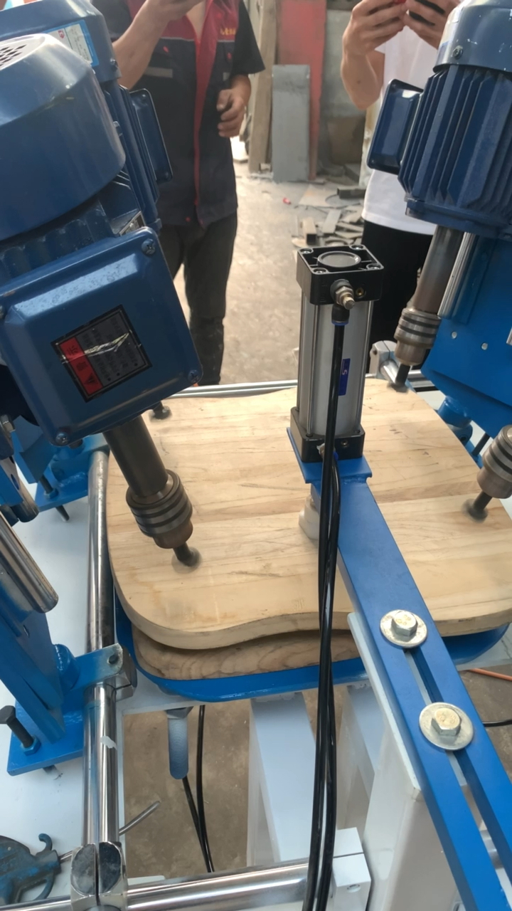 木工机械设备#木工坐板打孔机孔的间距孔的大小都可以调节一次打四个