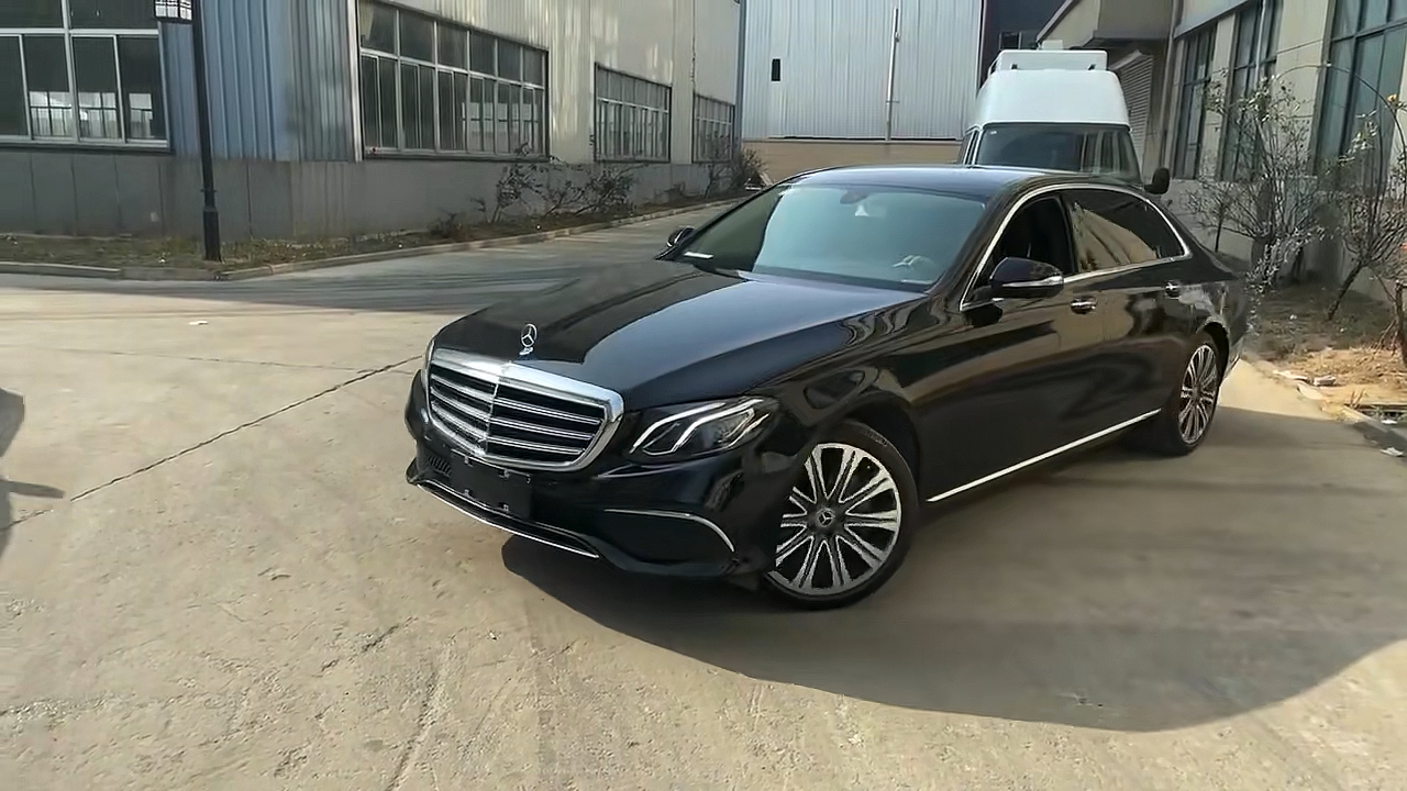 19年奔驰e300l全款到,送走客户!