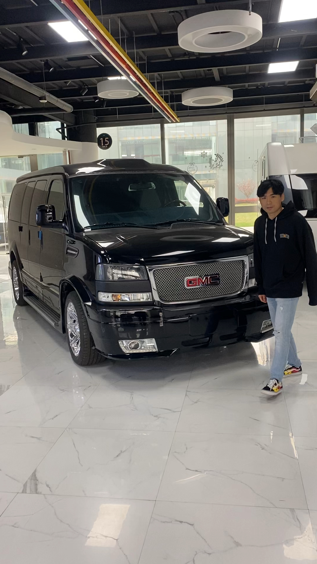 顶级富豪的保姆车太奢华了