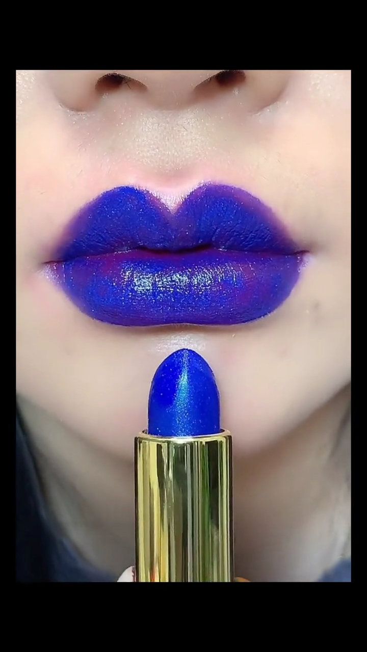 蓝色妖姬变色口红