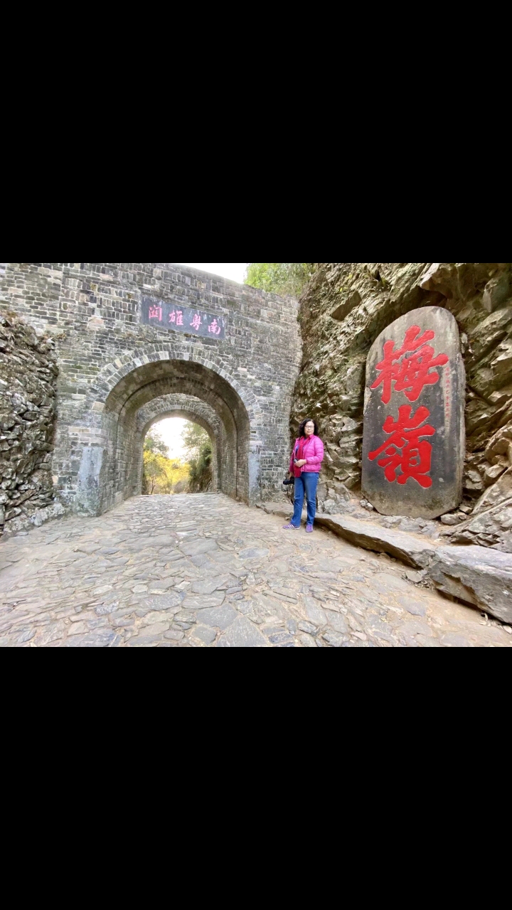 梅關古道《梅嶺三章》出自此處,長老峰,舵石峰韶關兩大山峰留影留念.