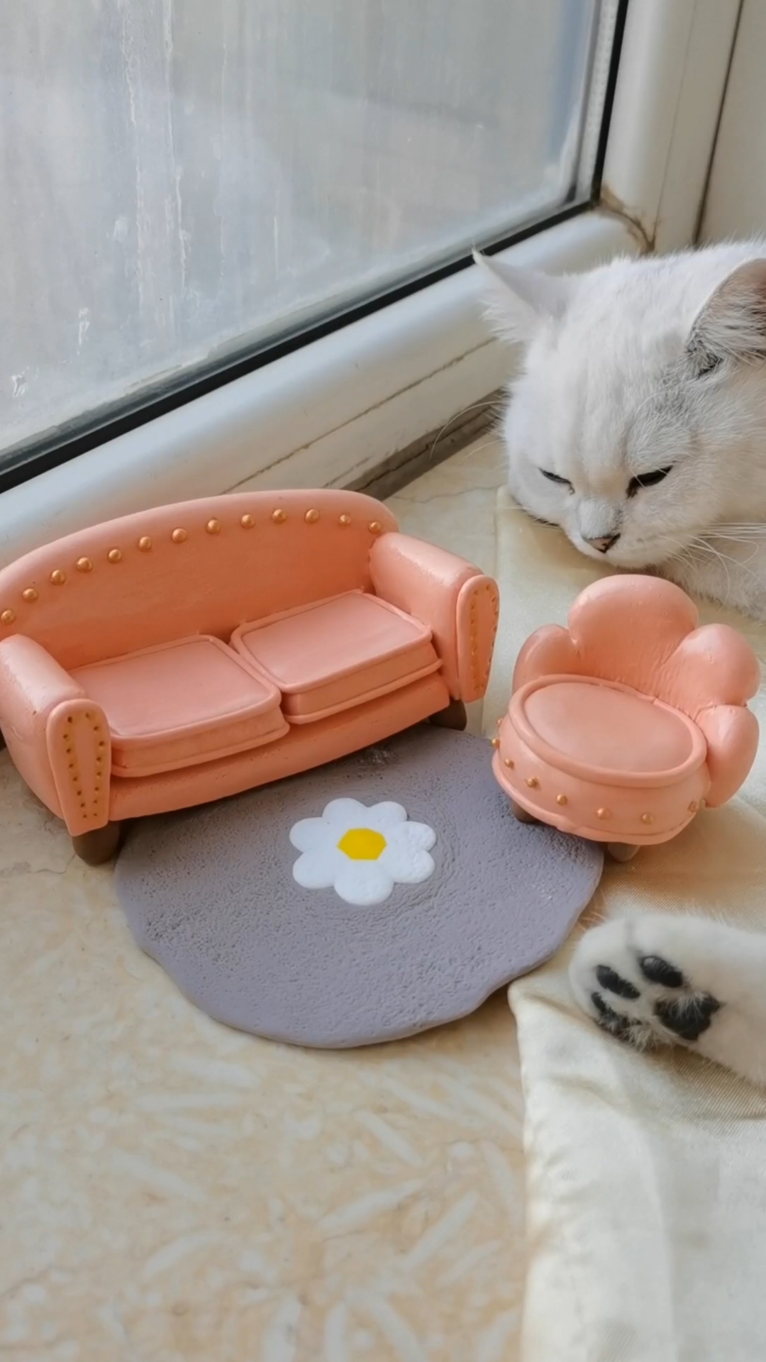 超轻粘土#给小棉花做了一套沙发,貌似有点太小了