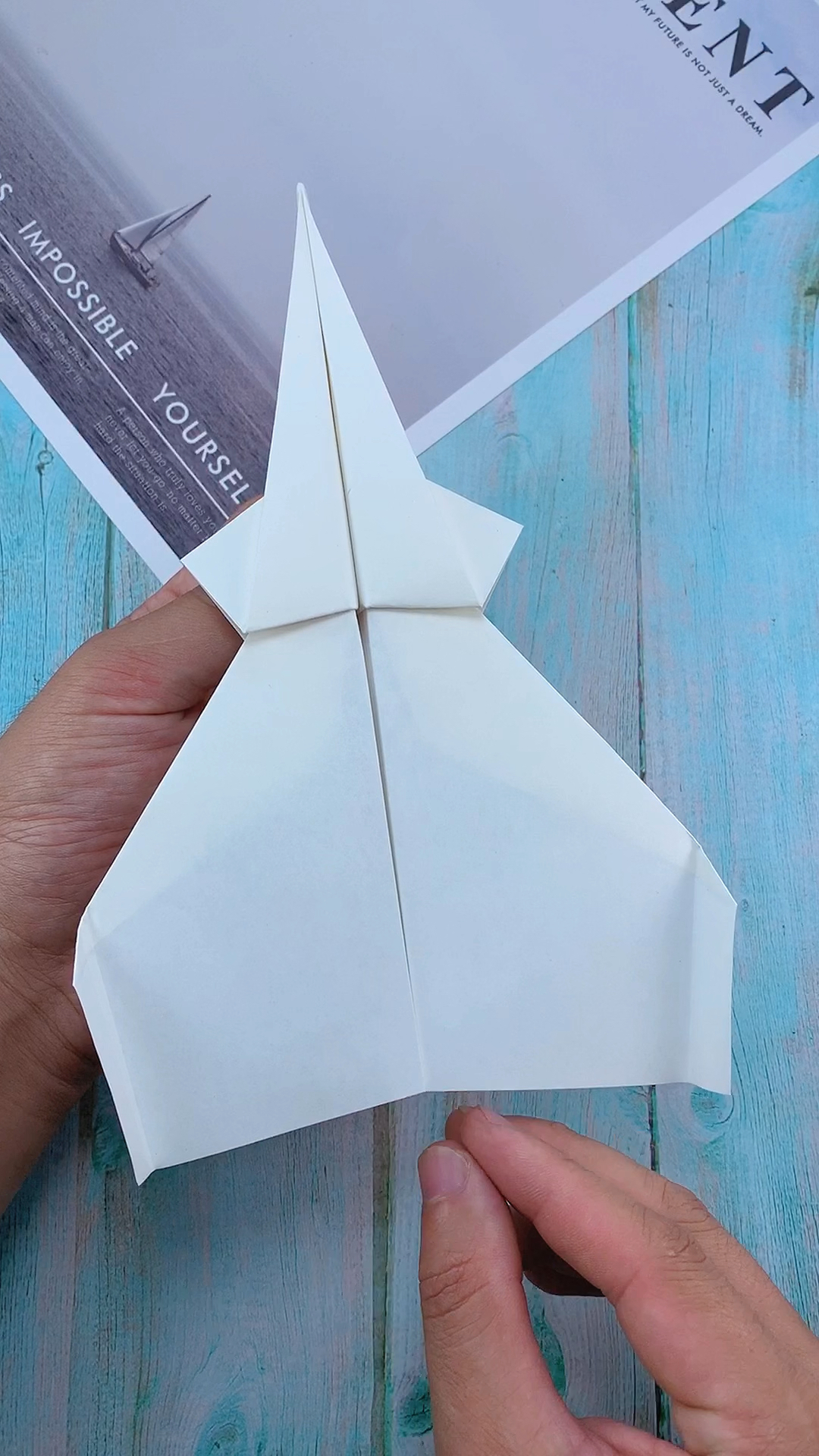 手工制作无敌穿云纸飞机你学会了吗