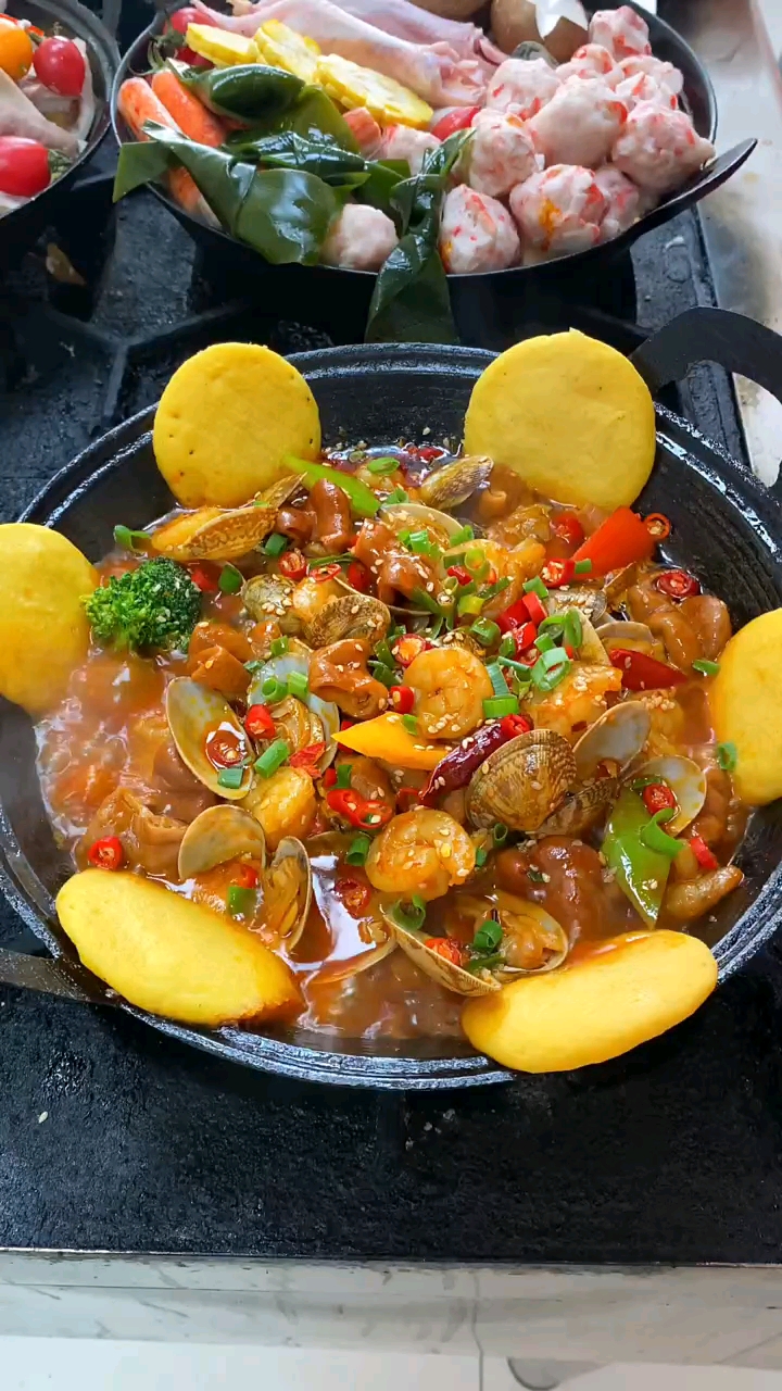 小份地锅,菜品丰富,味美鲜香,鸡鸭鱼肉海鲜都能做,六种口味!