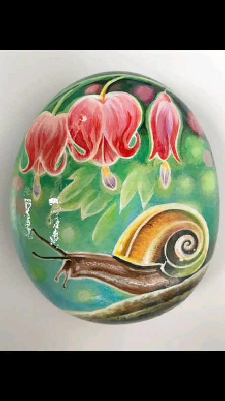 全民独门绝技咖#古潭小巷手绘石头画,原创设计手绘,古巴糖果蜗牛