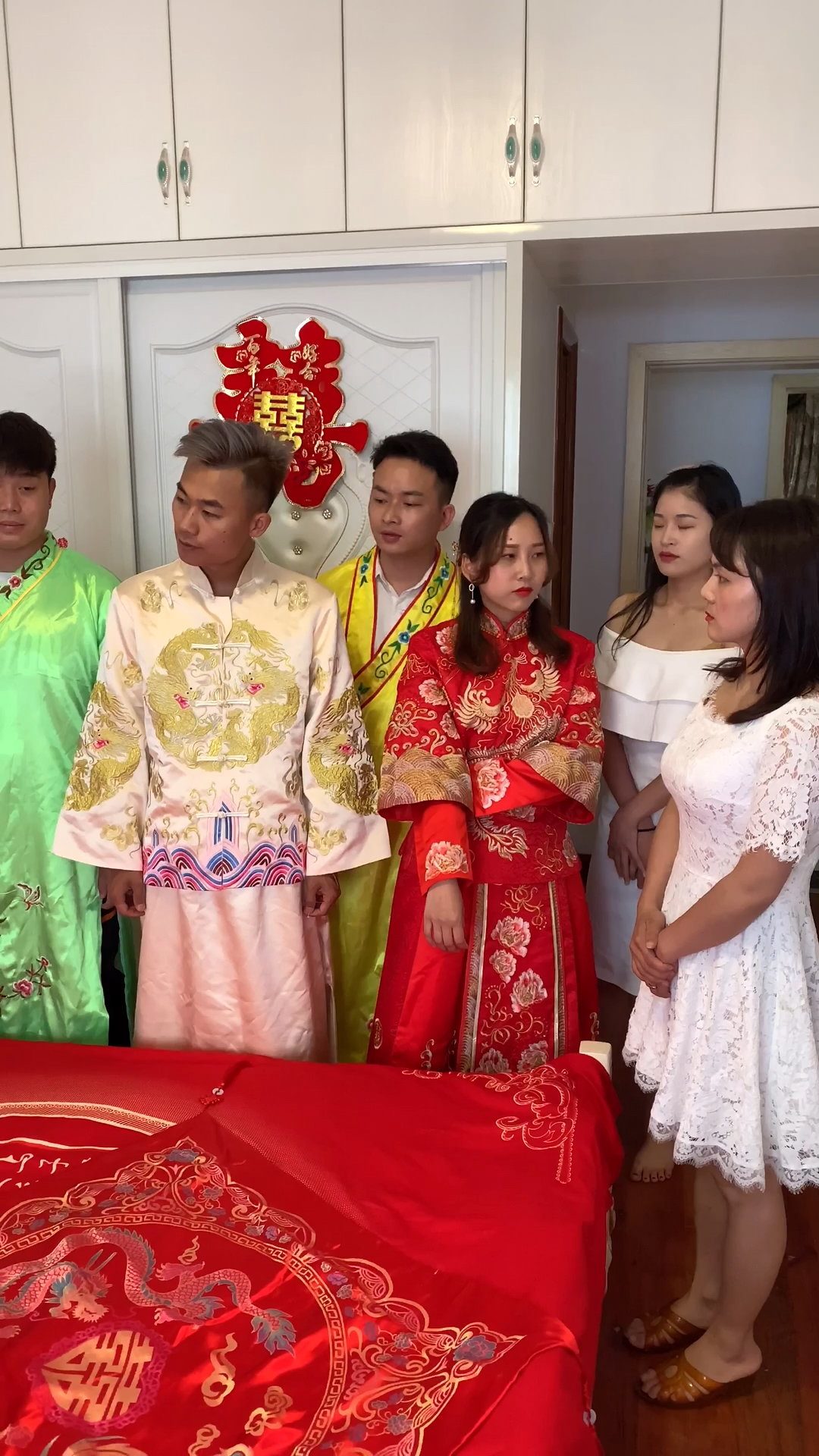 我哥34了还没结婚,家里安排的相亲,今天终于结婚了,希望你们能相亲