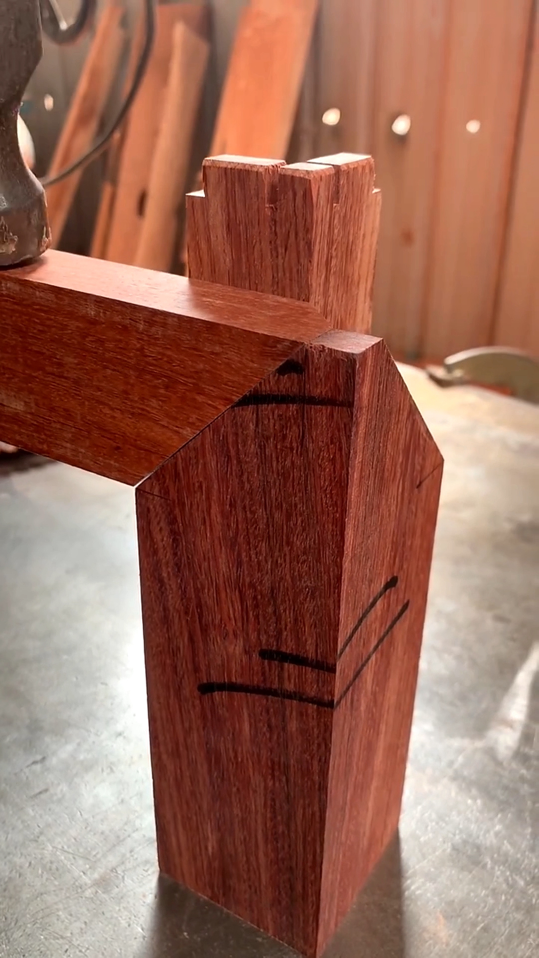 榫卯红木家具榫卯结构组装一榫一卯相互衔接严丝合缝堪比现代焊接工艺