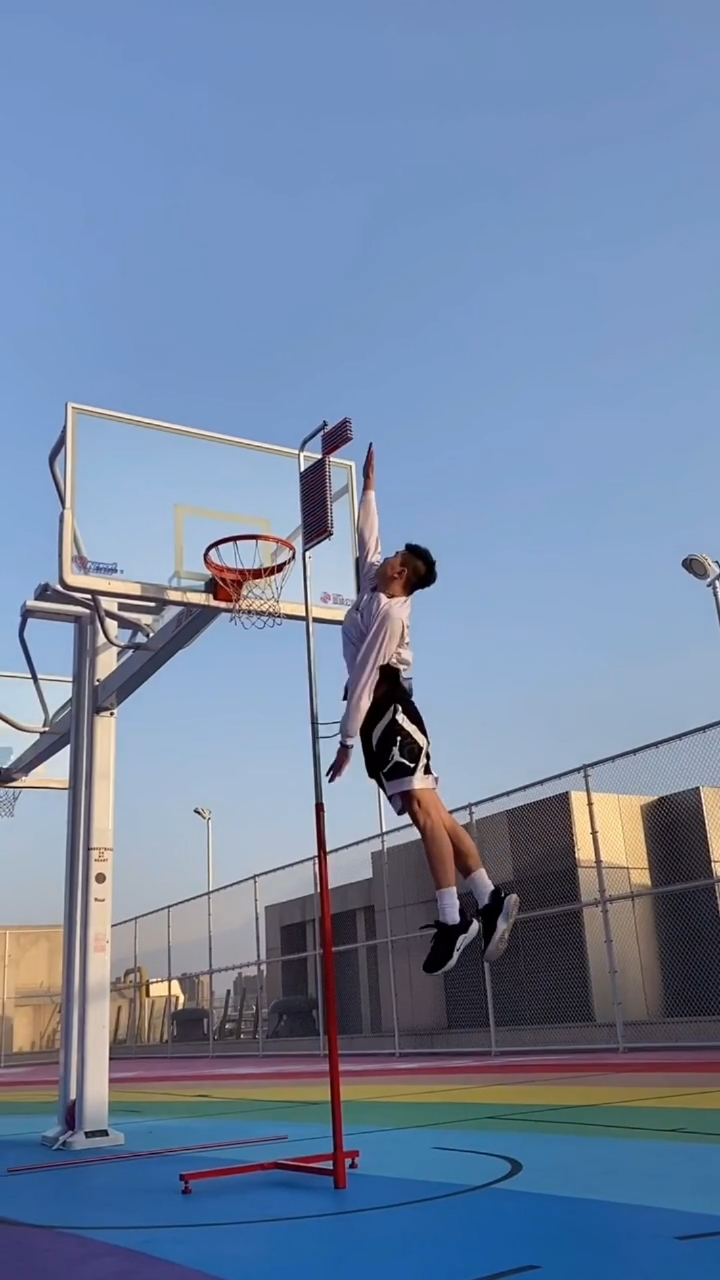 高手在民间#跳跃摸高三米五