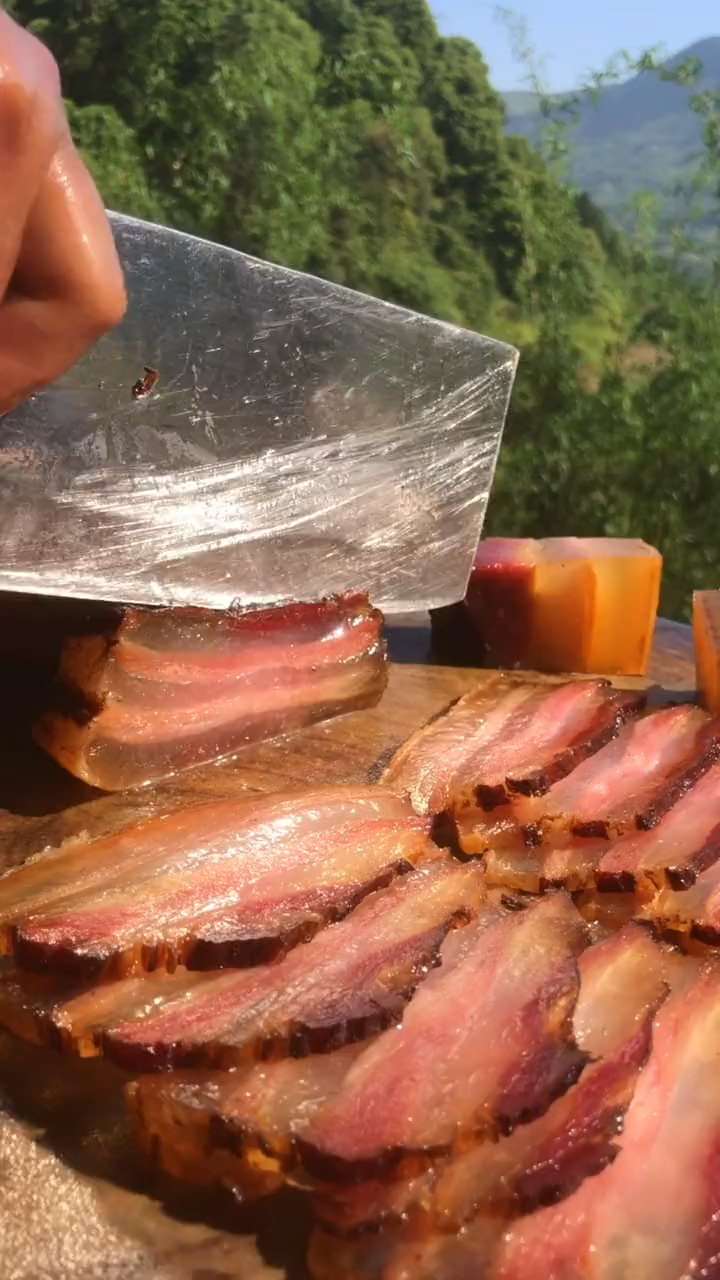 自家做的腊肉,都是挑选的好猪肉,传统做法,喜欢的可以v:k5881234哦