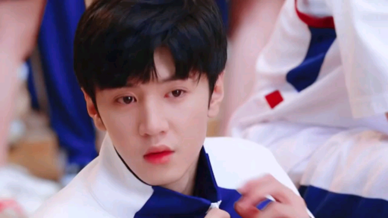 关于周斯越双标这件事:兄弟让打球不打,看见老婆给加油立马上场