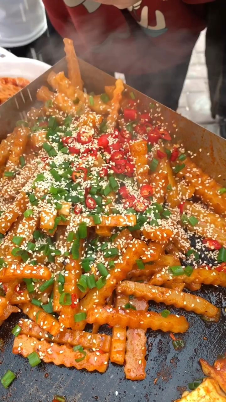 铁板豆腐和狼牙土豆制作