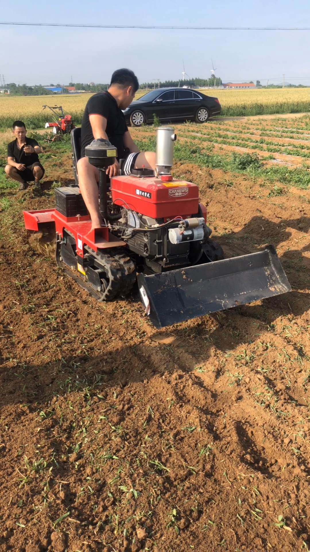 多功能乘坐式履带微耕机