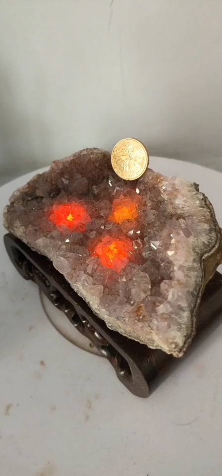 战国红原石水晶洞聚宝盆摆件招财消磁美化居室环境棒棒哒