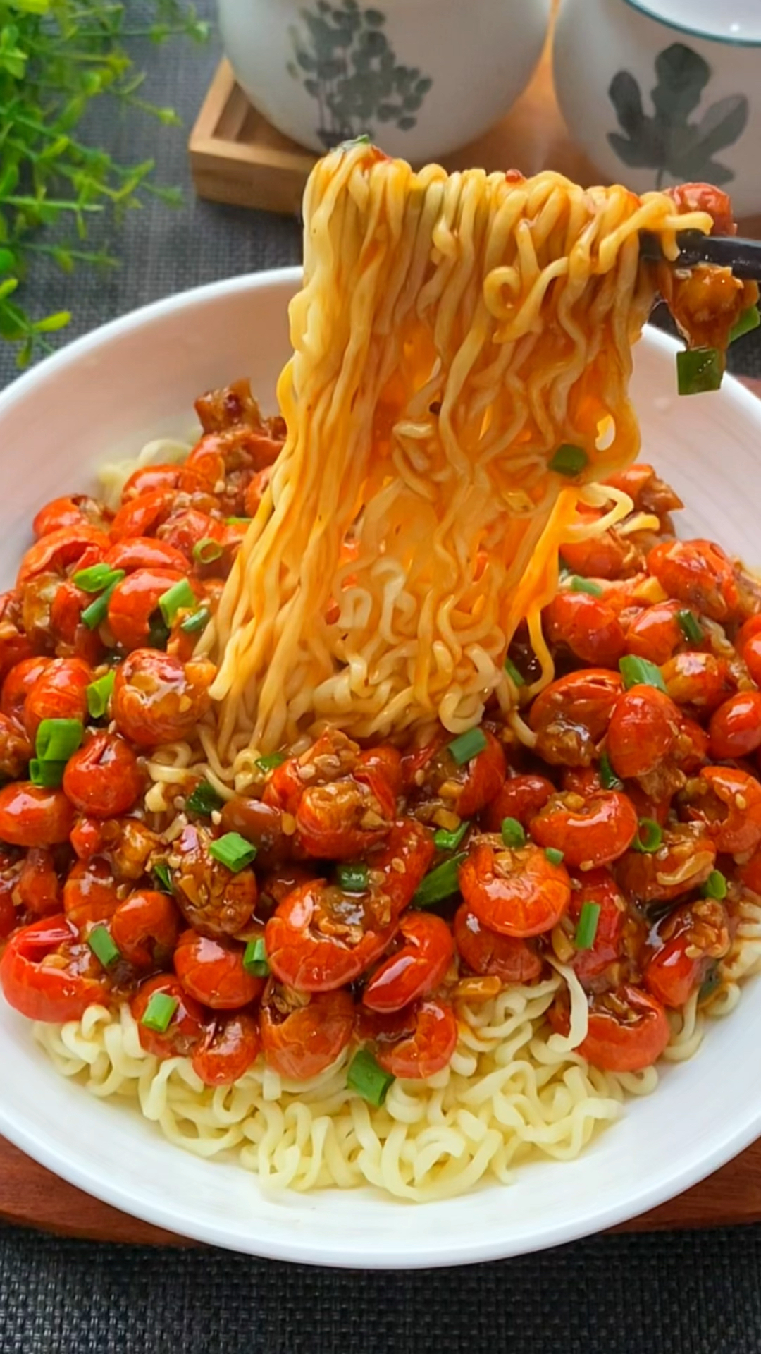 天气太热没胃口,赶紧试试这个龙虾尾拌面