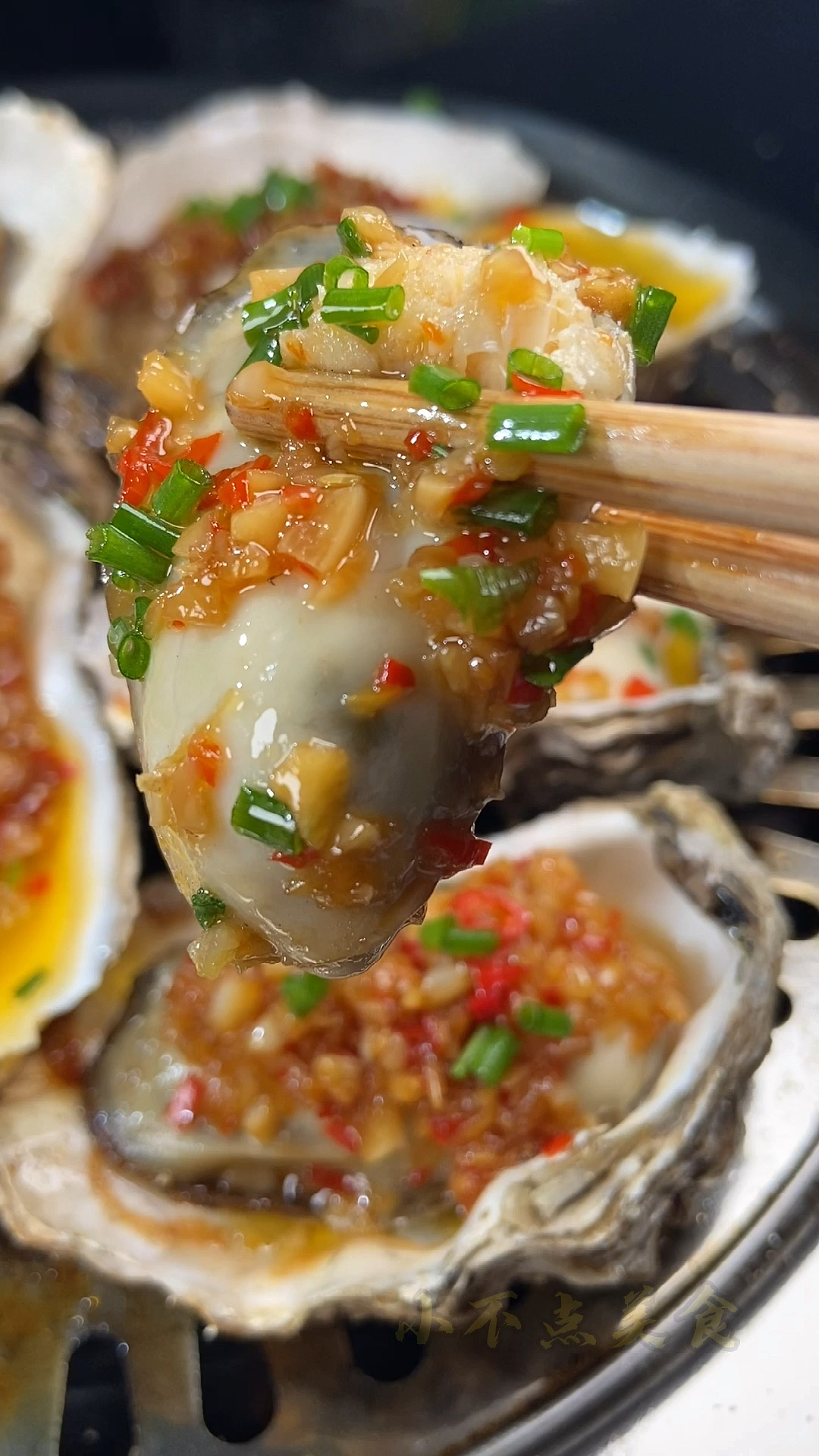 喜欢吃生蚝的朋友一定要学会这个蒜蓉辣酱.-度小视