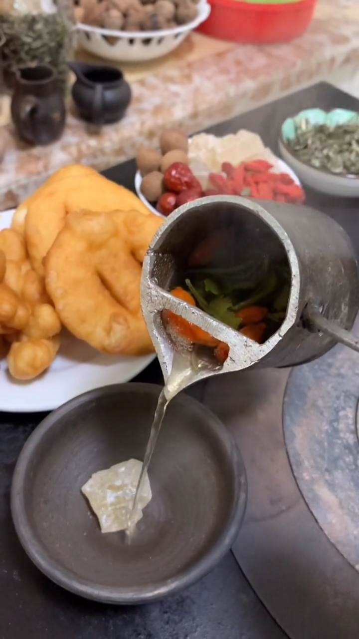 "罐罐茶"一口油饼一口茶