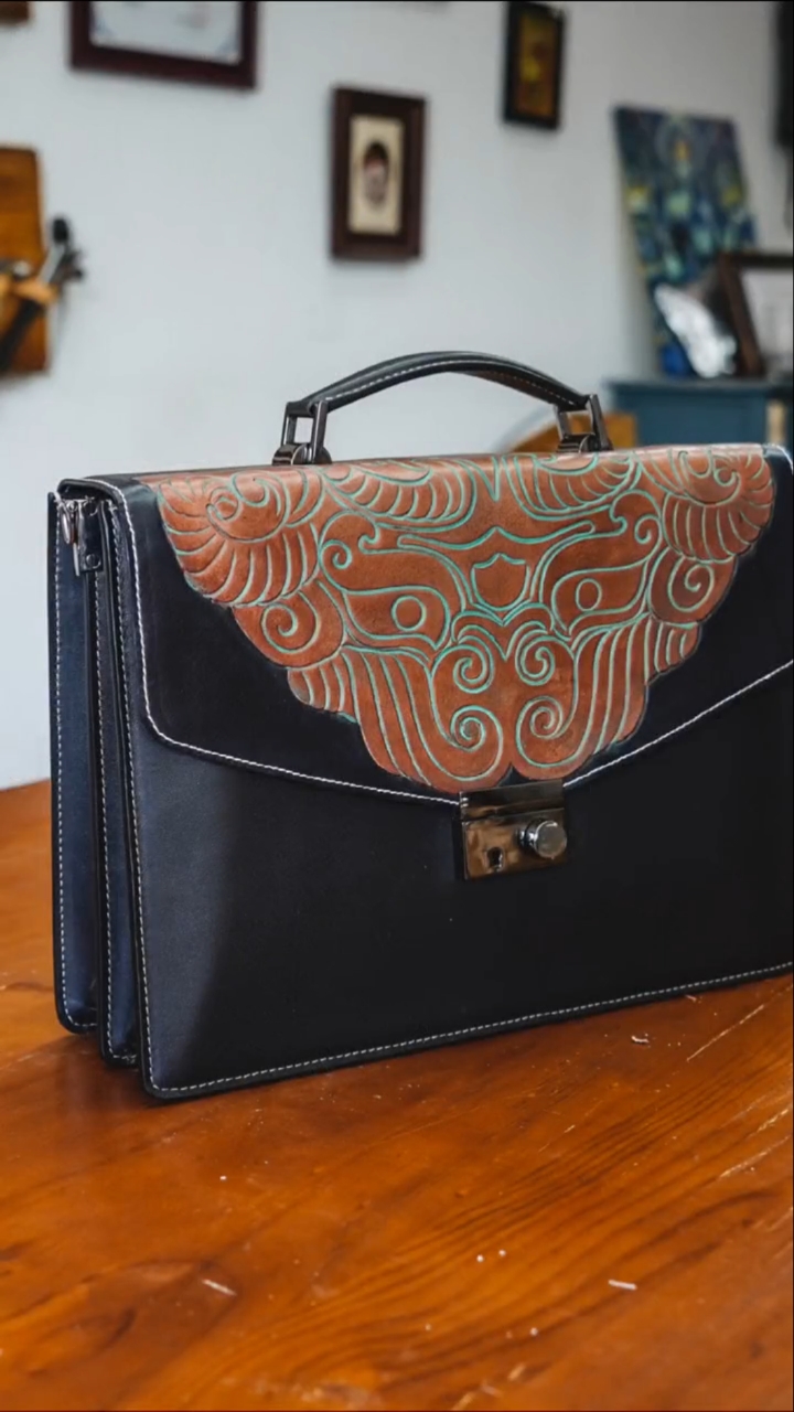 全民最牛手艺人#青铜器风格饕餮纹公文包