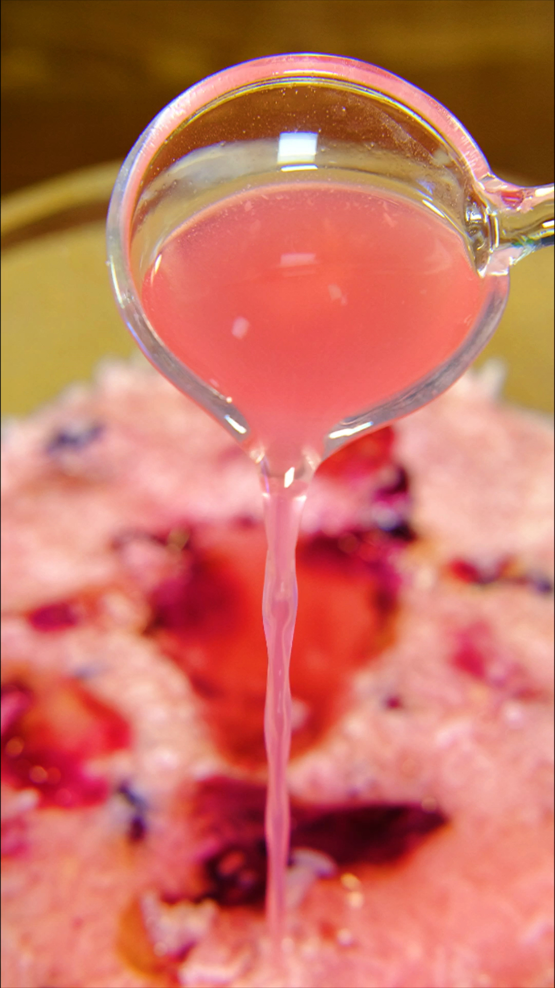 天冷了来一杯甘甜香醇的玫瑰花酒酿吧喝完整个冬天小脸都红扑扑的