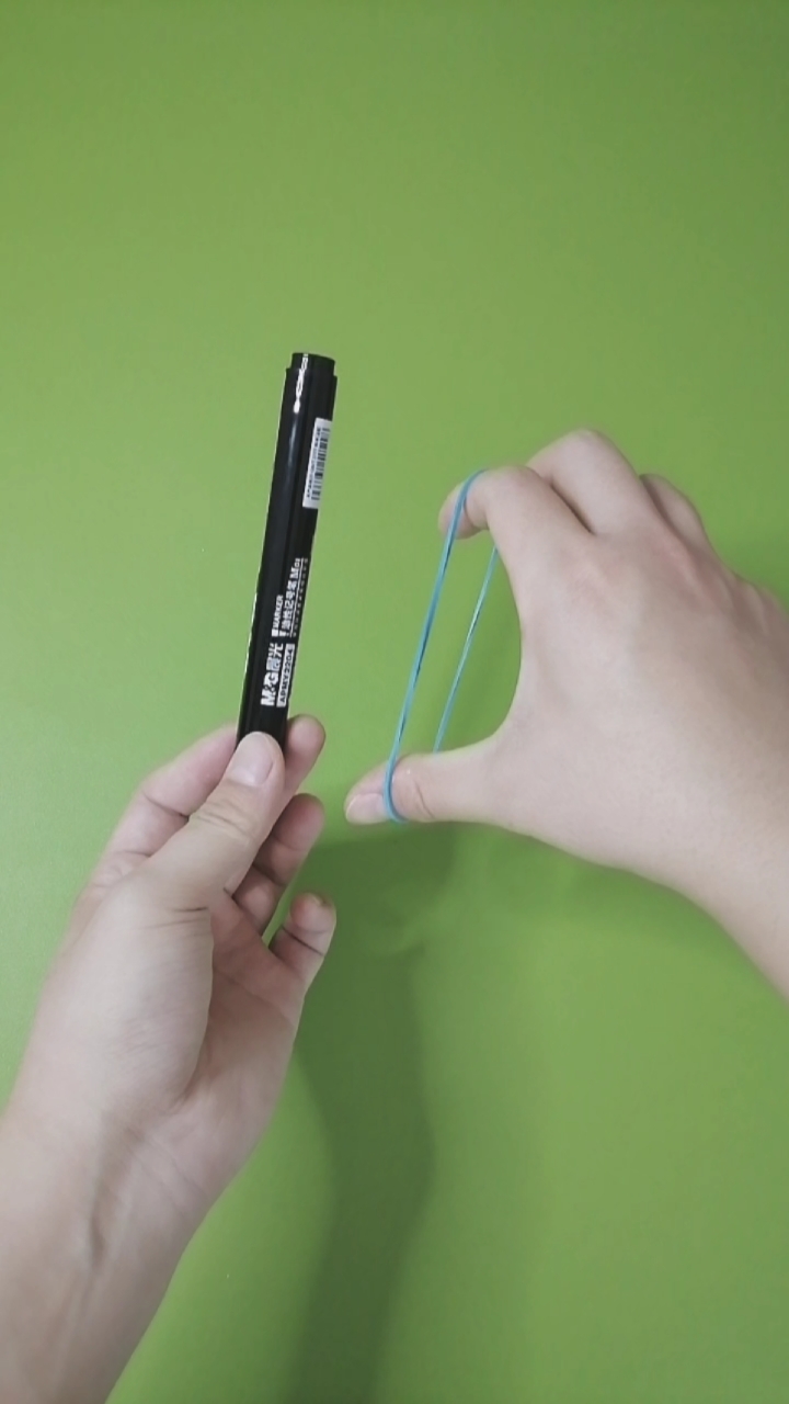 魔术教学#生活小魔术教学,橡皮筋穿越记号笔